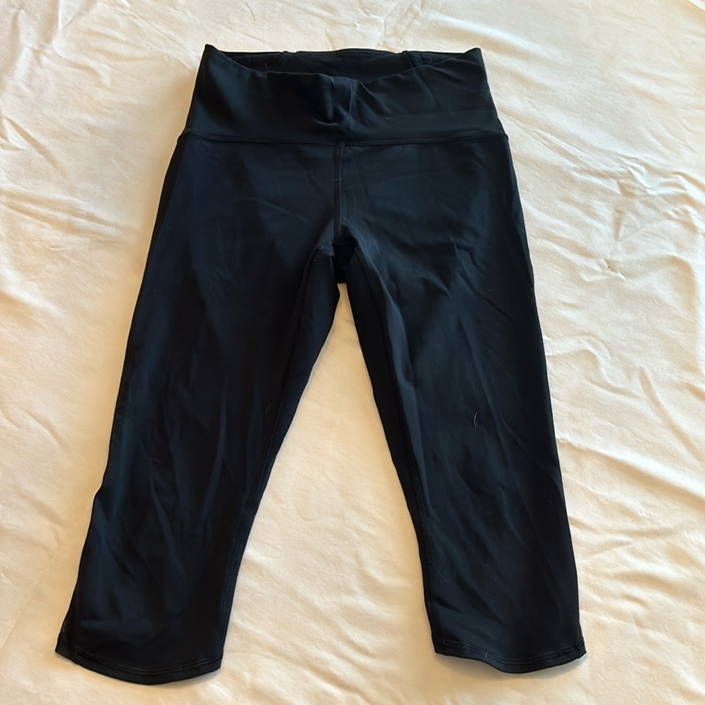 Lululemon black capris